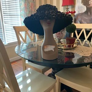 Black ruffled hat